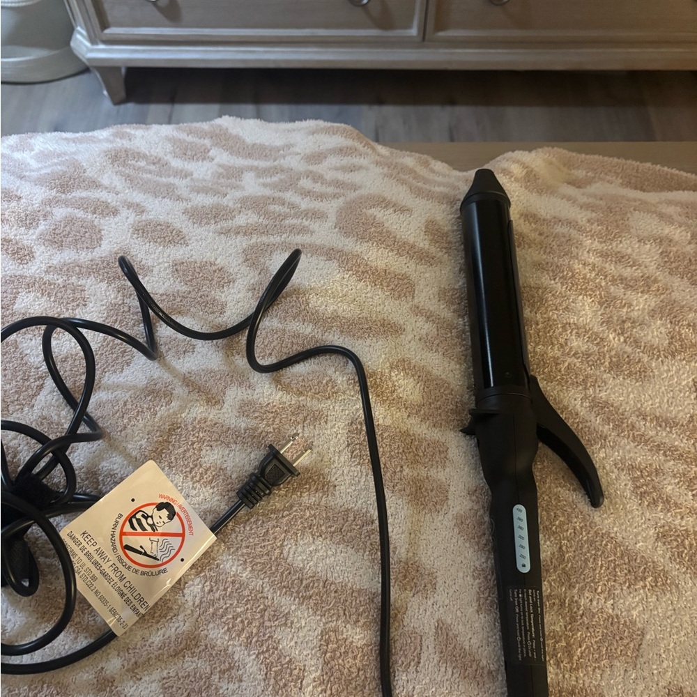 Bio ionic Black Curling Iron 1.5 inch